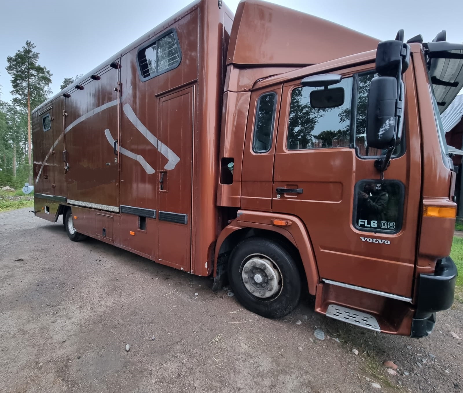 Volvo FL 6 vm 99 2-aks Hevoskuljetus ja Living